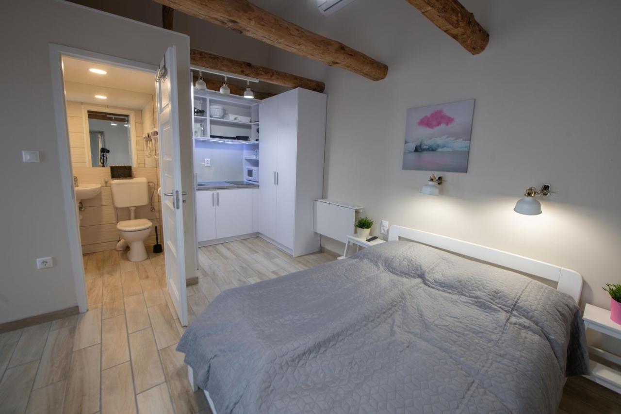 Caesar Apartments & Rooms Сиофок Екстериор снимка