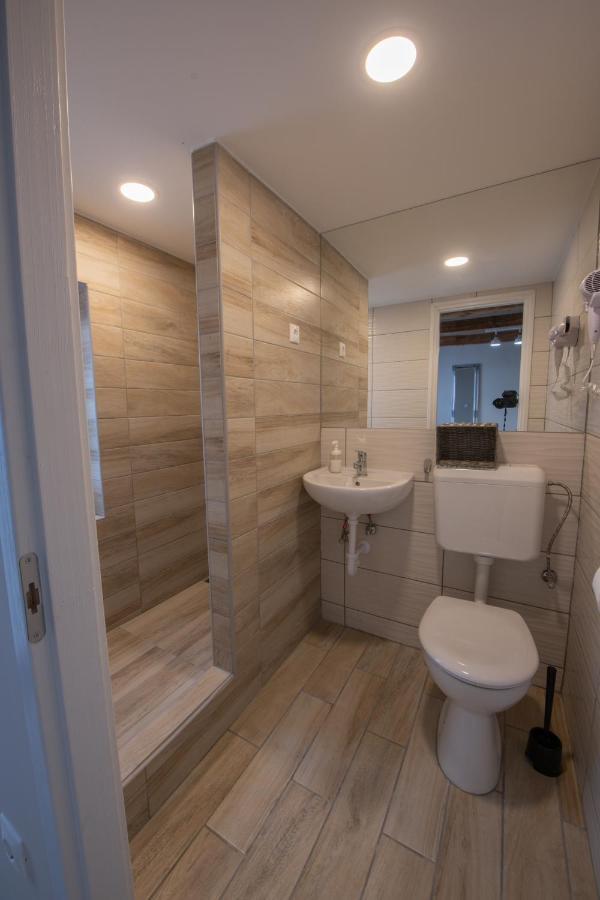 Caesar Apartments & Rooms Сиофок Екстериор снимка