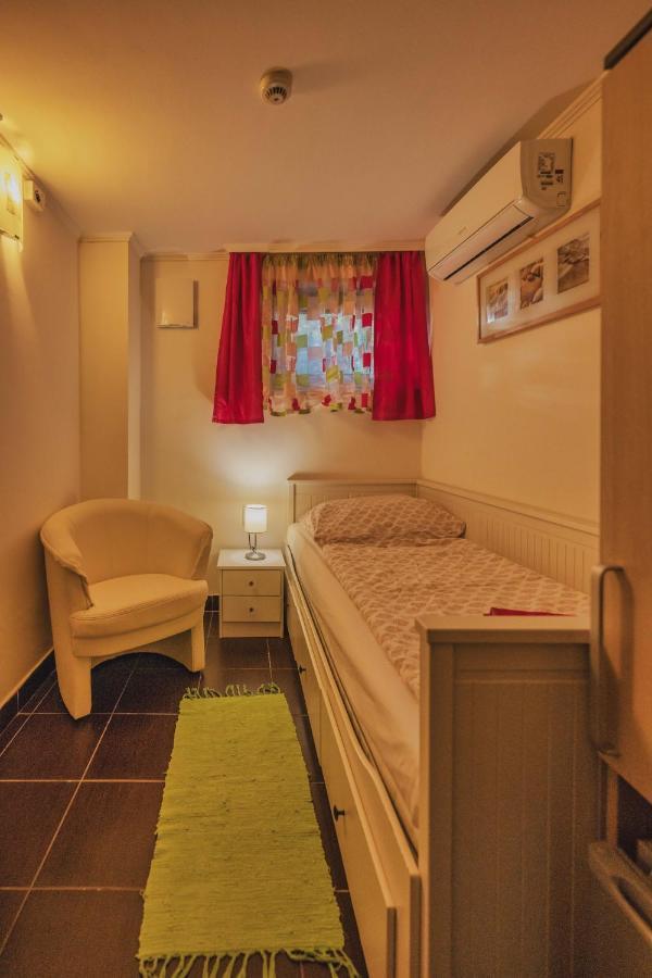 Caesar Apartments & Rooms Сиофок Екстериор снимка