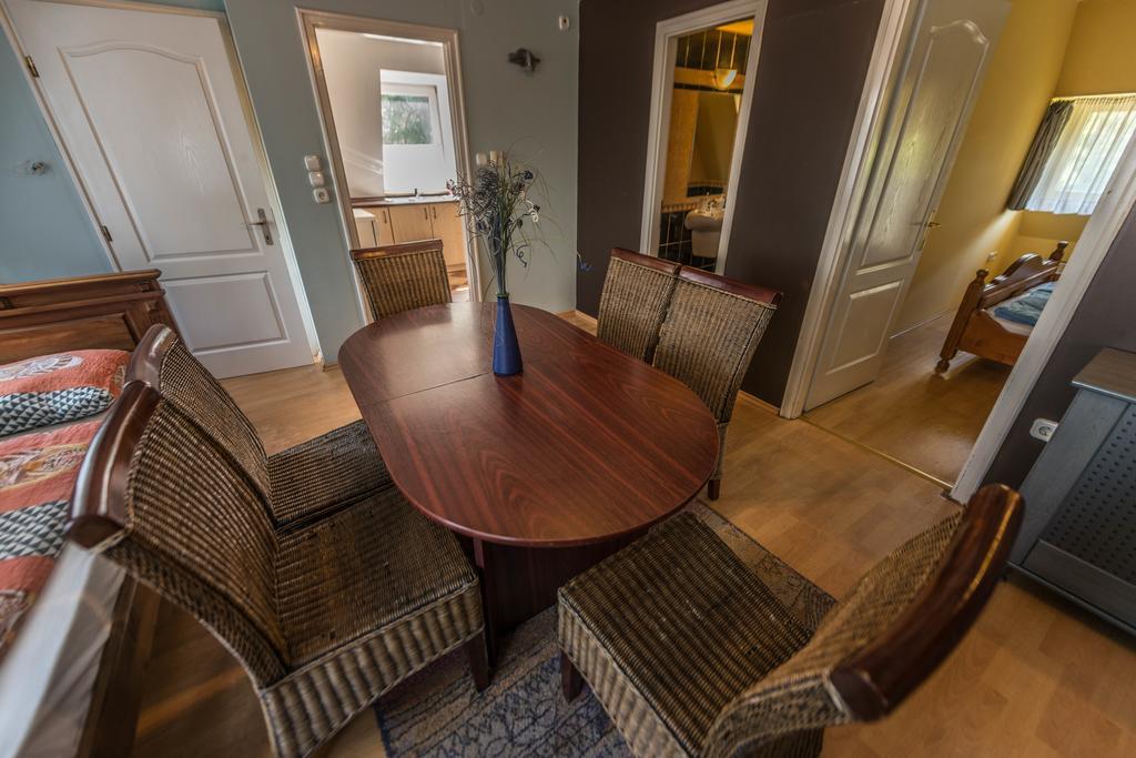 Caesar Apartments & Rooms Сиофок Екстериор снимка