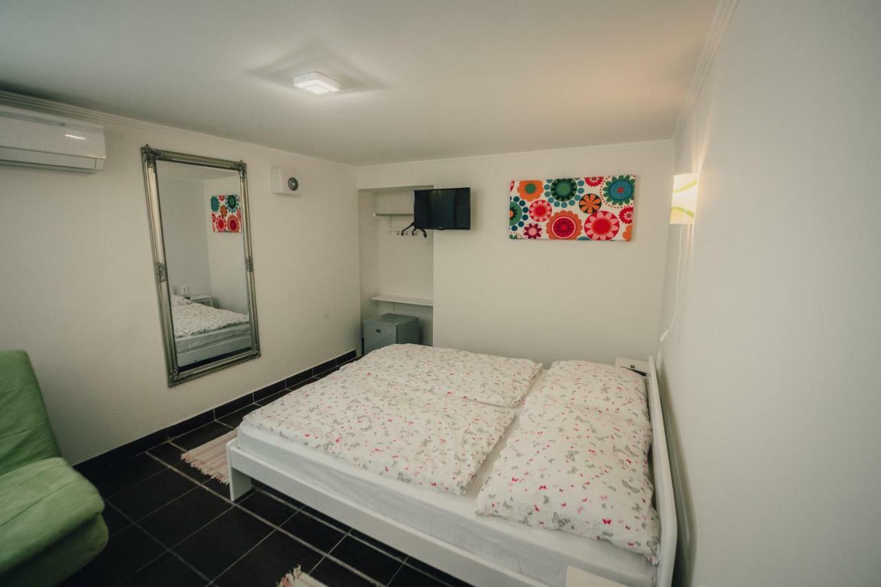 Caesar Apartments & Rooms Сиофок Екстериор снимка