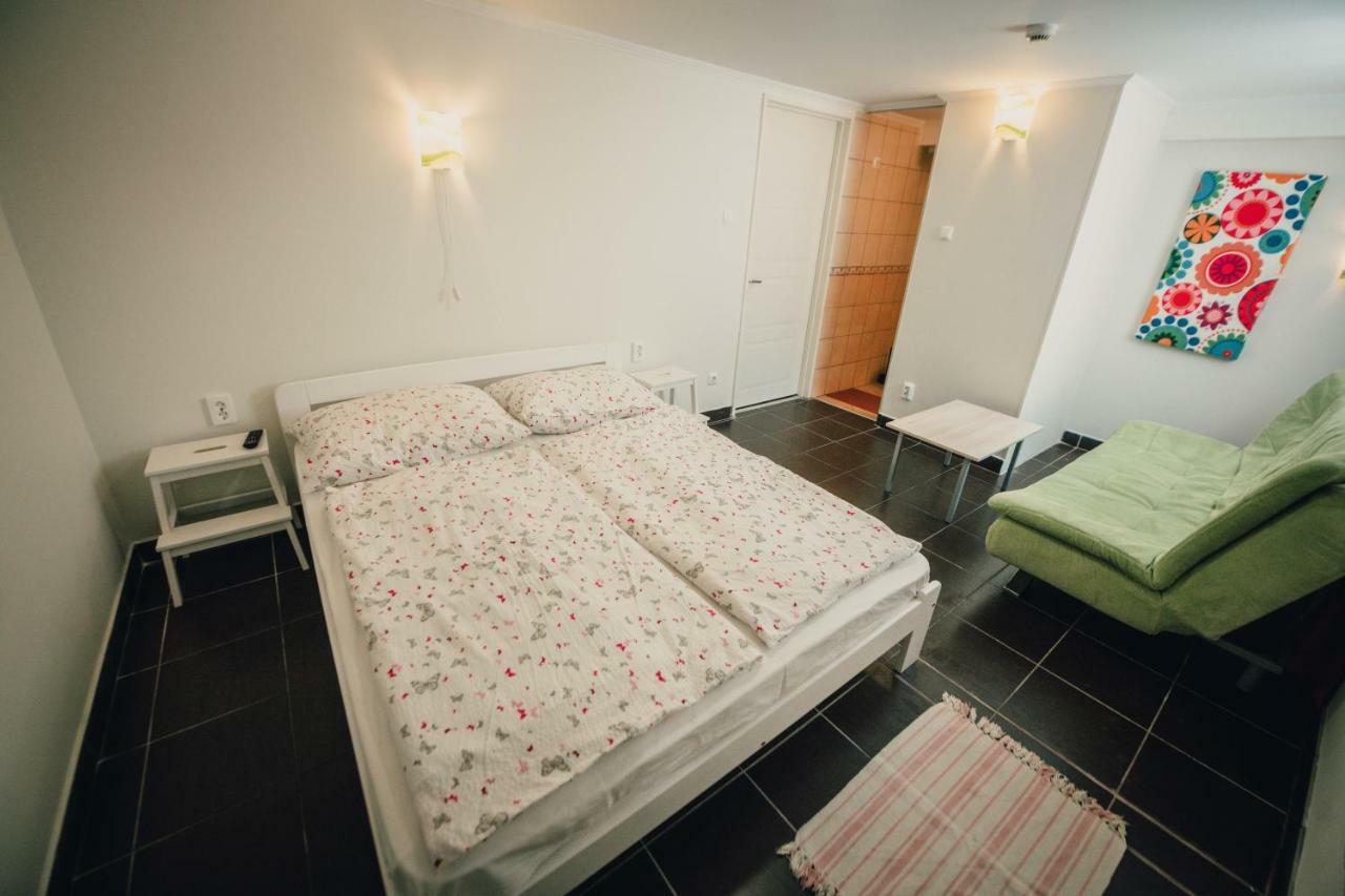 Caesar Apartments & Rooms Сиофок Екстериор снимка
