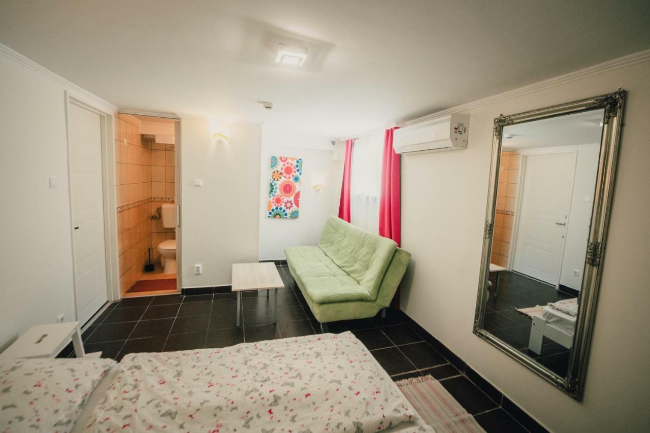 Caesar Apartments & Rooms Сиофок Екстериор снимка